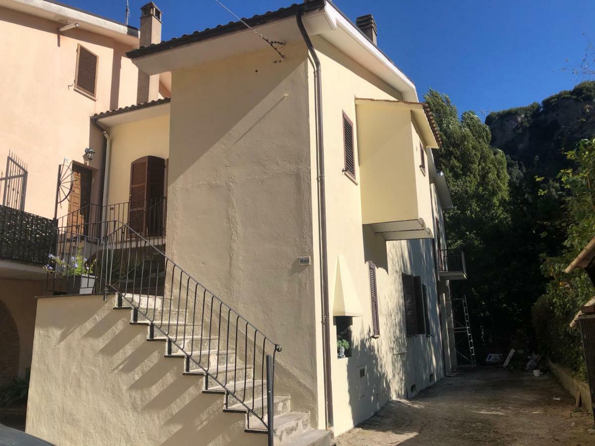 Rifugio Della Cascata Villa Collestatte Exterior foto